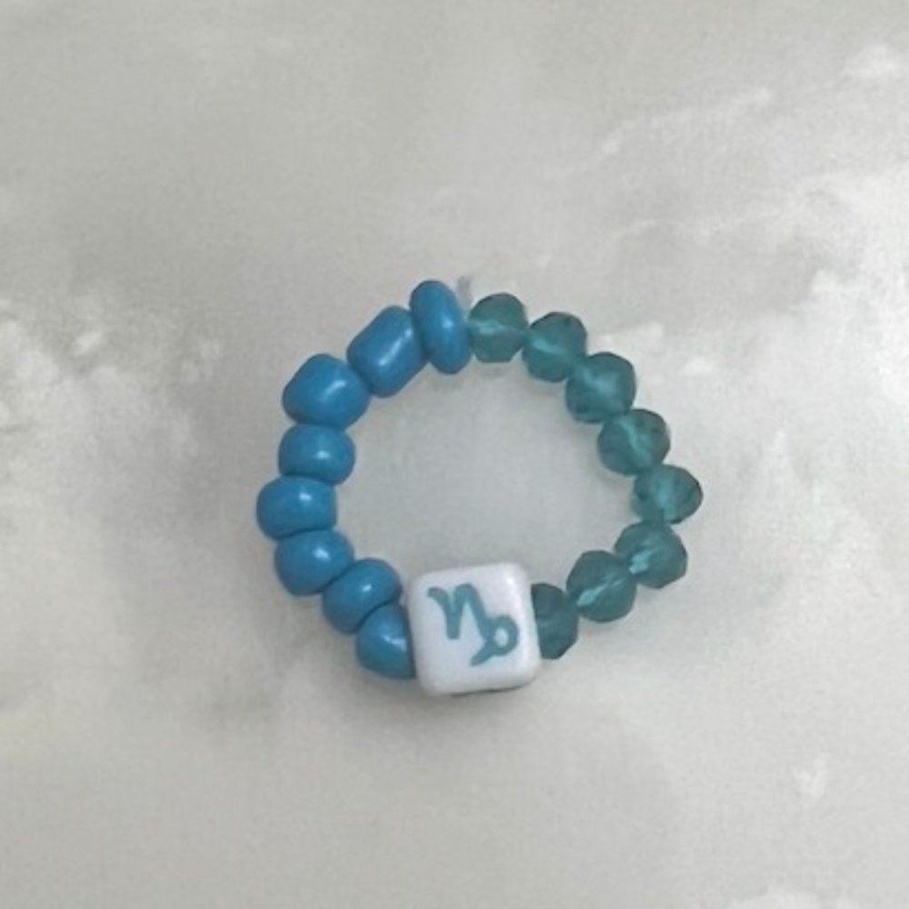 "CAPRICORN" HOROSCOPE AQUA BLUE CRYSTAL BEADED RING (ONE SIZE)